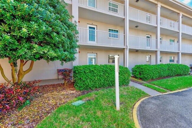 Foto del edificio - 10215 Regal Dr