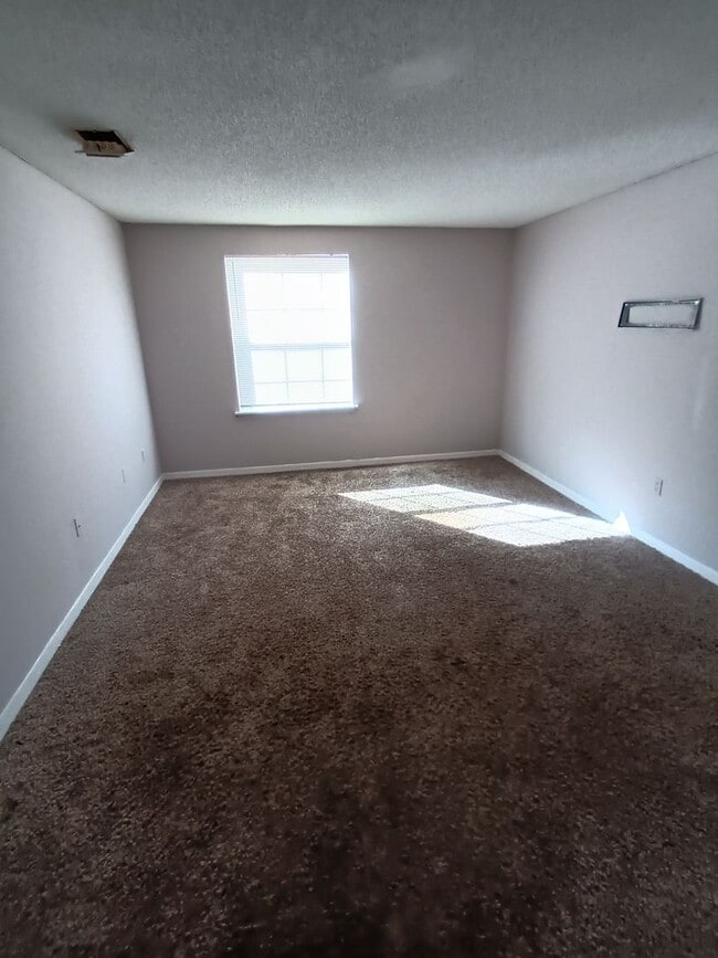 Building Photo - 4189 Versailles Dr