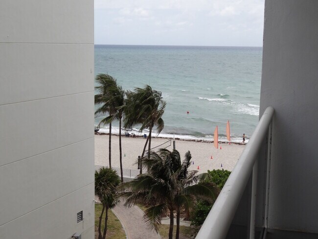 Foto del edificio - 3725 S Ocean Dr