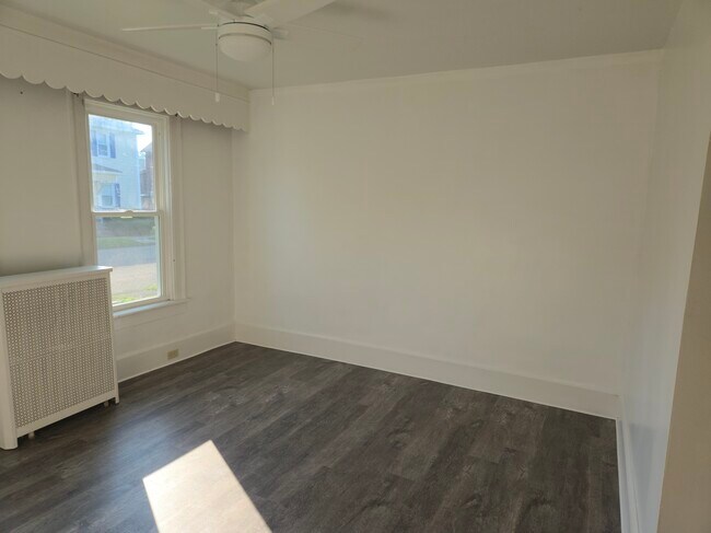 Foto del edificio - 906 N Main St