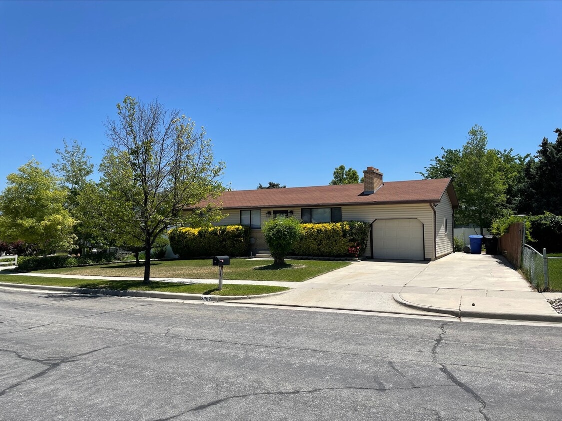 2897 Sweet Basil N, Taylorsville, UT 84129 House Rental in
