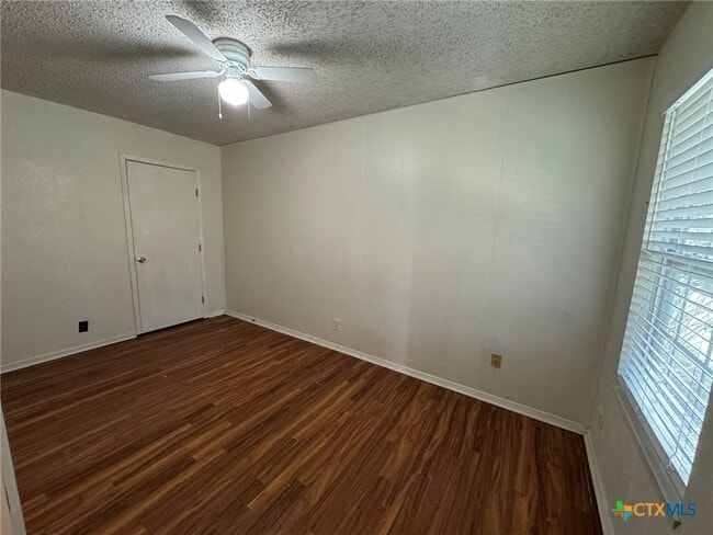 Foto del edificio - 205 Wingate Ct