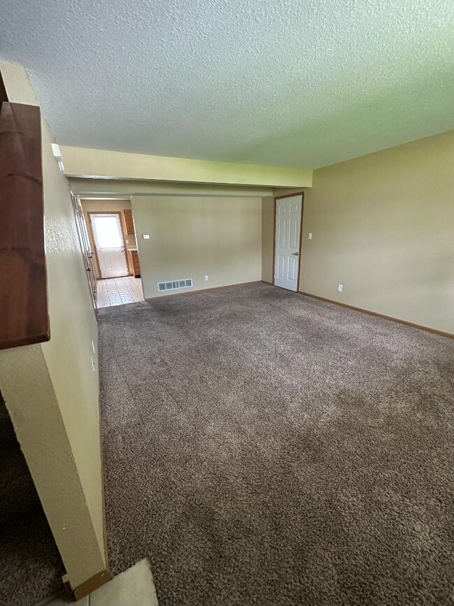 Building Photo - 201 S Woods Ct