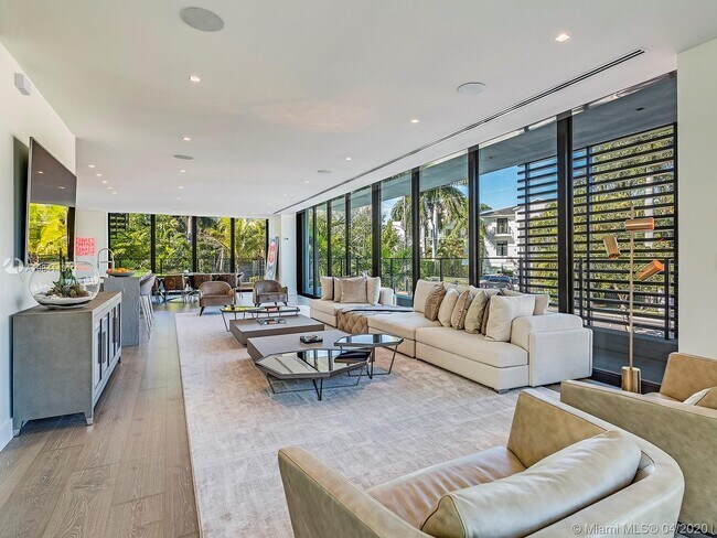 Building Photo - 420 N Hibiscus Dr