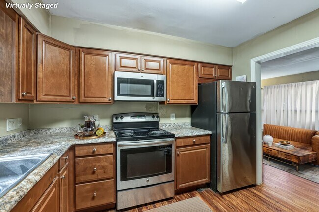 Building Photo - Beautiful 3 Bedroom with Fenced In Yard