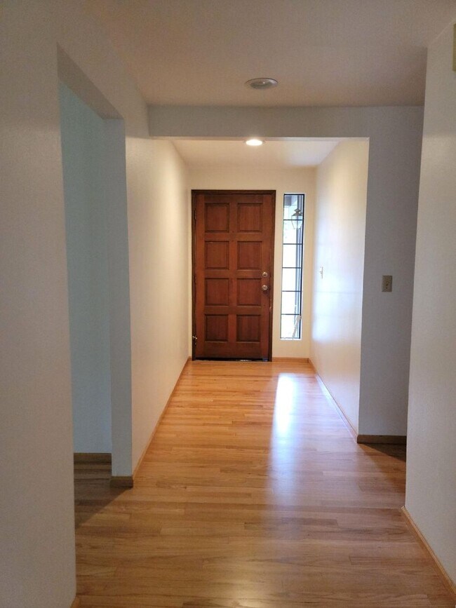 Foto del edificio - 3 Bedroom Rambler in CK School District