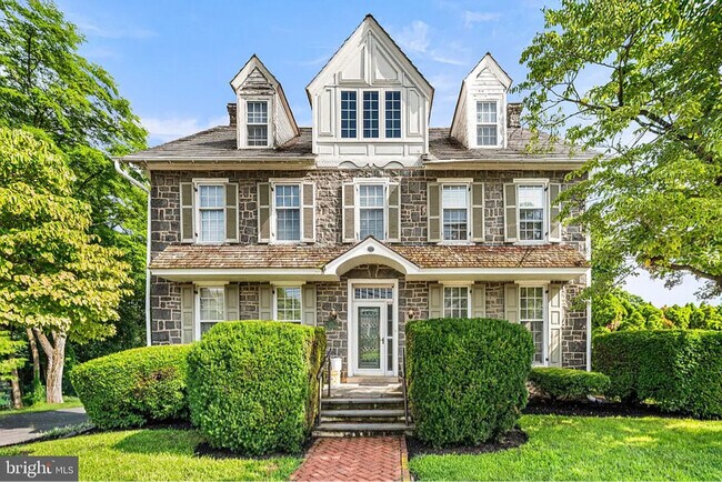 Building Photo - 28 W Main St