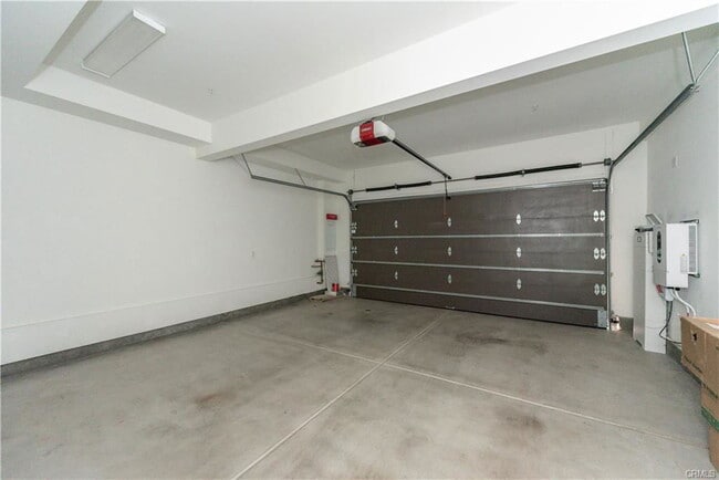 Building Photo - 68 Meander