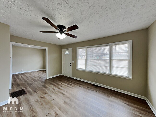 Foto del edificio - 1172 Bingham Rd