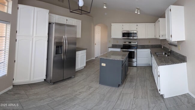 Building Photo - 1510 W Gail Dr