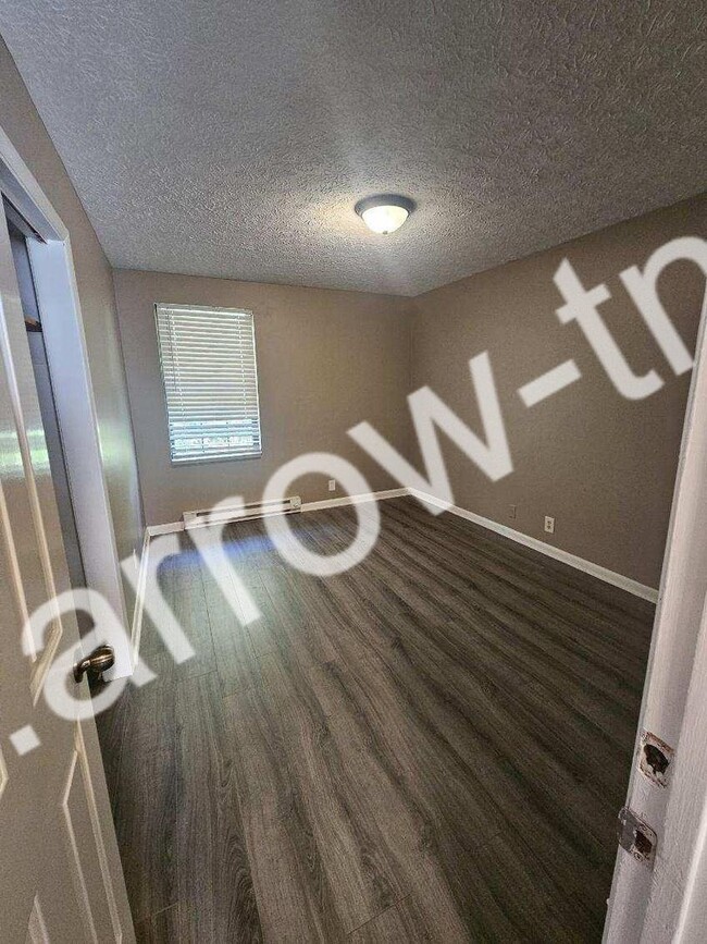 Building Photo - (221-223) Cedarmont Circle