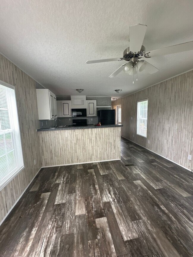 Building Photo - 2 Bed 2 Bath MH