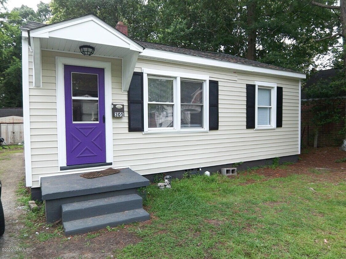 Primary Photo - 305 S Elm St