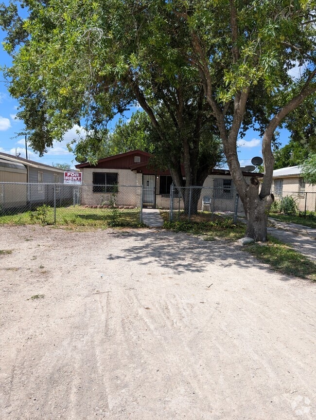 Building Photo - 715 E Fannin Ave