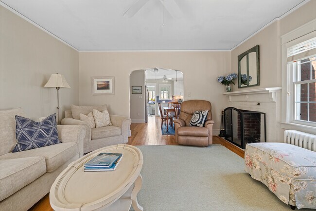 Building Photo - 94 Ruggles Ave