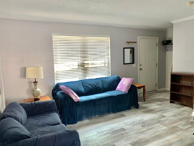 Photo - 415 Parkdale Dr Townhome