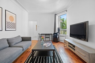 Building Photo - 3225 Rue Saint-Antoine O