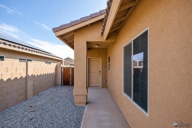 Building Photo - 2545 S 41st Ave