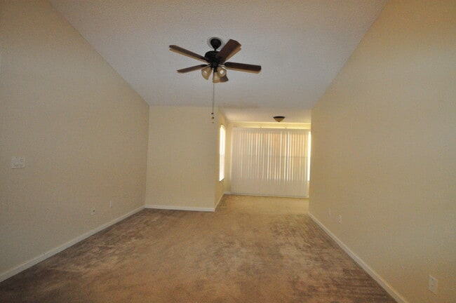 Building Photo - ORLANDO: Convenient to Airport, 3rd Floor ...