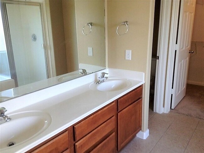 Foto del edificio - 22927 Lily Creek Dr