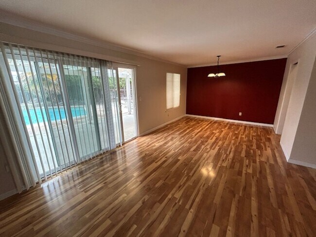 Foto del edificio - SW 3 Bedroom 2 Bath home with Pool. Yard Care Included.