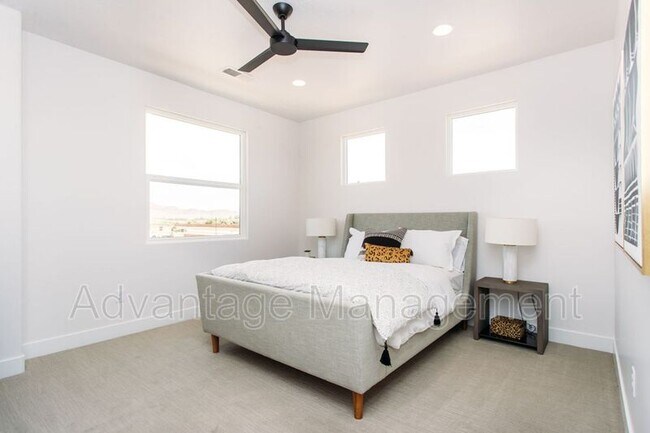 Foto del edificio - 831 S Scarlet Oak Ln