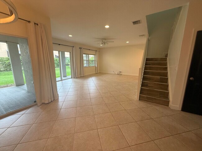 Building Photo - 114 Owl Pointe Cir
