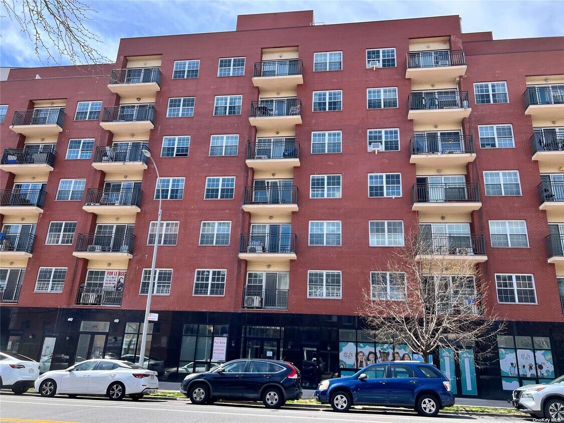 Foto principal - 71-66 Parsons Blvd