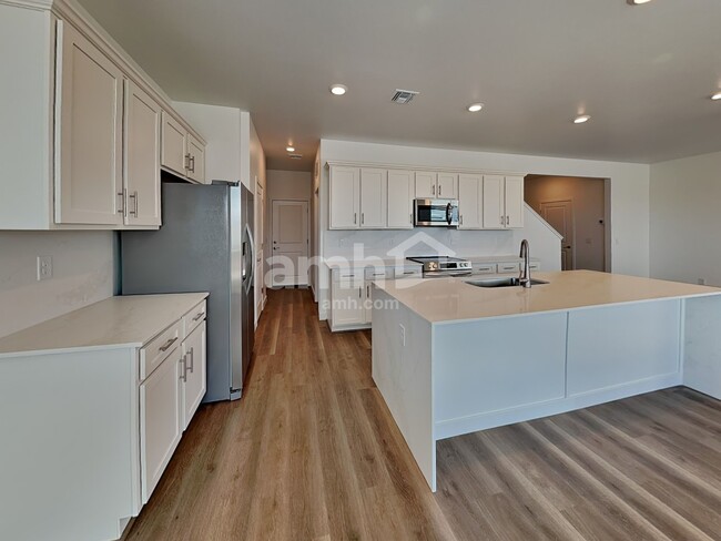 Building Photo - 6191 W Calle Lingo
