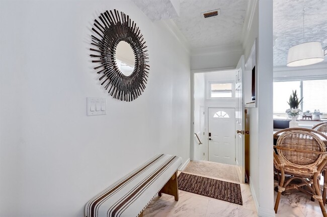 Building Photo - 338 Tarpon Ave