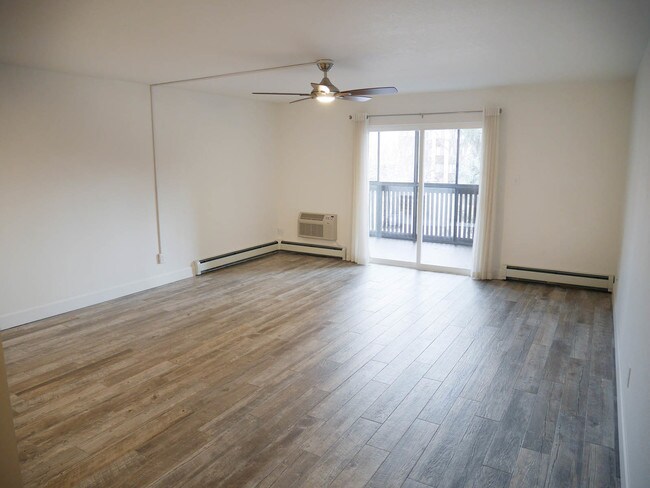 Building Photo - 3450 S Poplar St