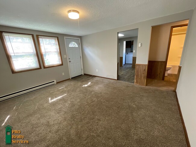 Building Photo - 2 Bedroom Home in Osseo