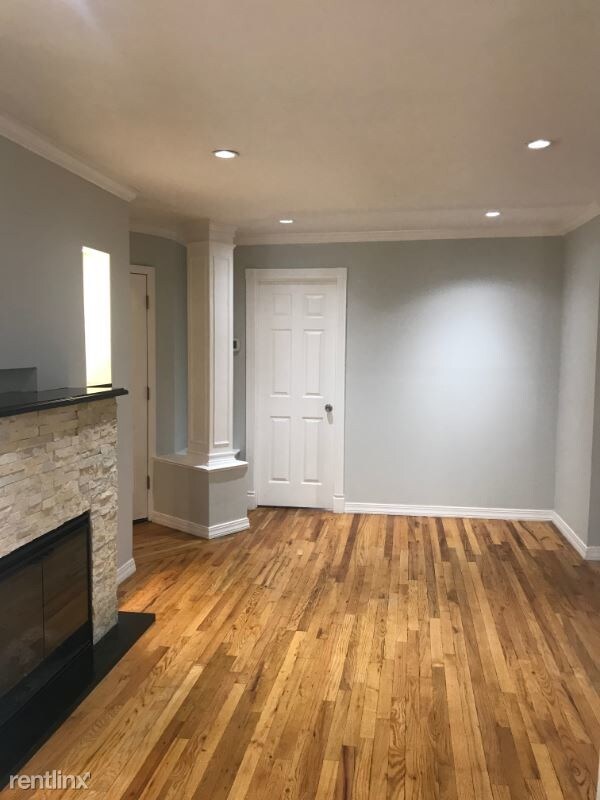 Building Photo - 3 br, 1 bath Apartment - 1965 Pilgrim Ave