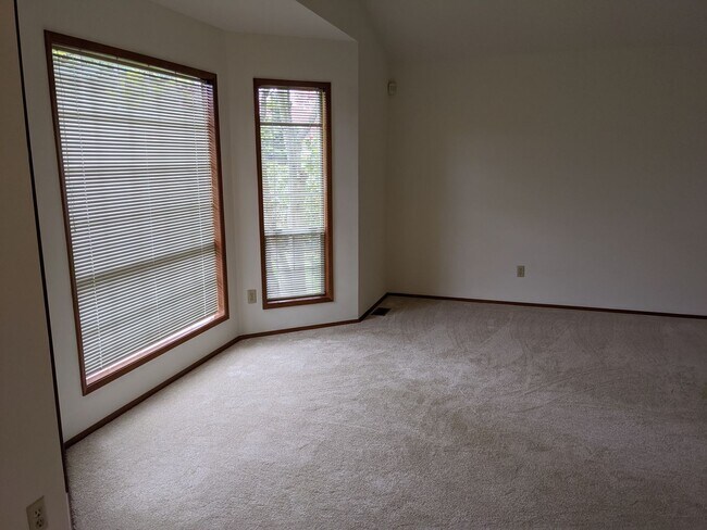 Photo - Bothell. Woodinville. Snohomish County. Ga... House