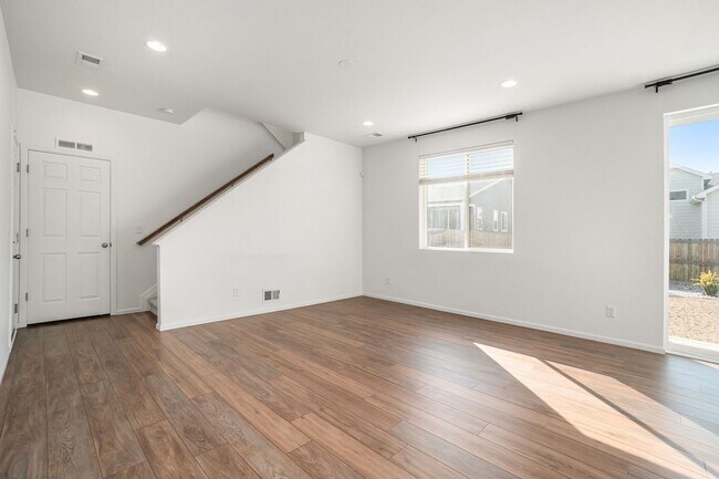 Building Photo - $700 SIGNING BONUS!! Amazing 4 Bedroom Hom...