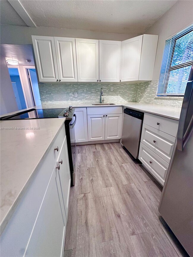 Foto del edificio - 120 Meadows Cir