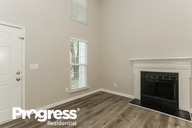 Foto del edificio - 5275 Forest Downs Ln