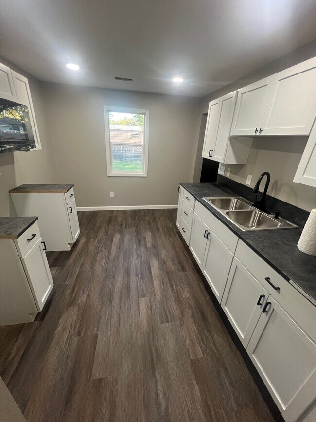 Foto del edificio - 822 E 11th St