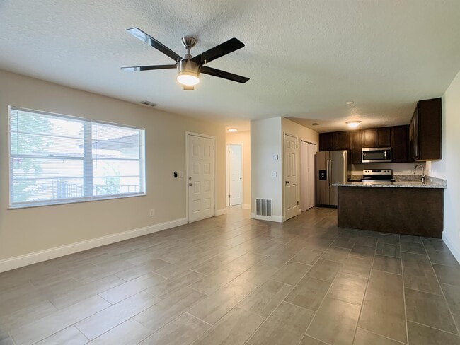 Building Photo - 52 Windtree Ln