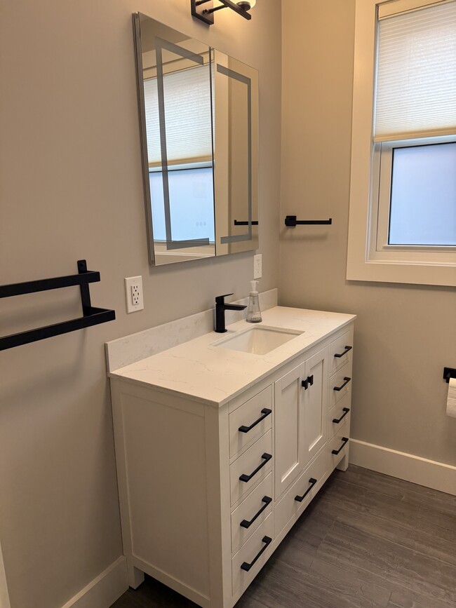 Building Photo - 3621 Burch Ave