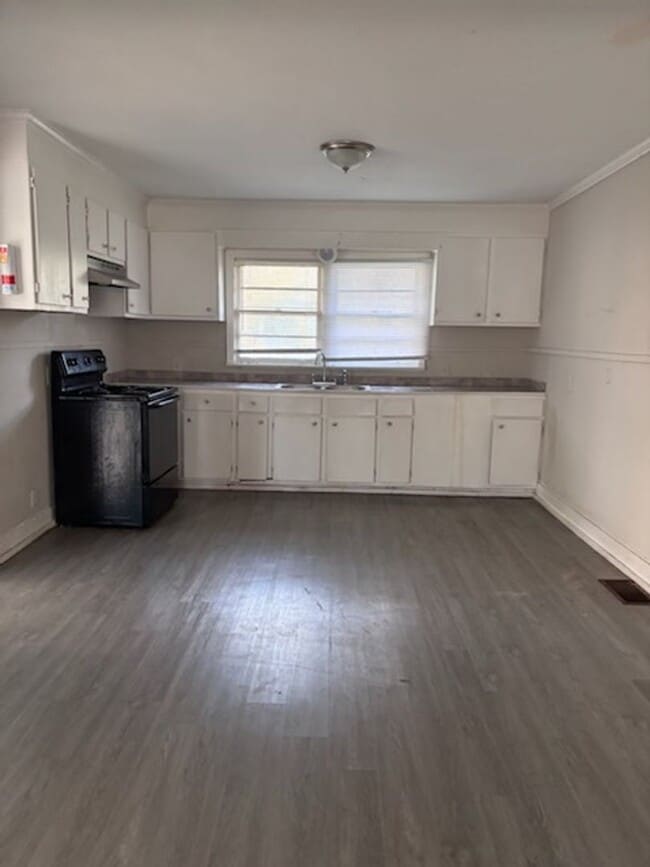 Building Photo - 3230 Rosemary Ave