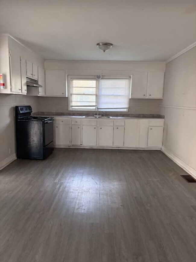 Foto del edificio - 3230 Rosemary Ave