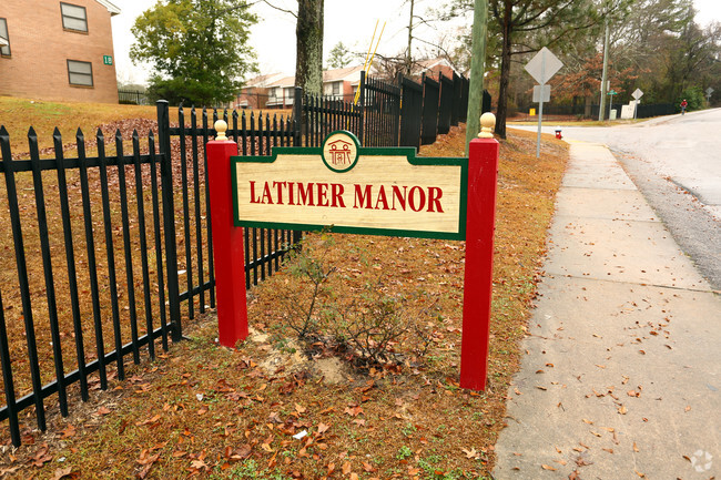 Foto del edificio - Latimer Manor