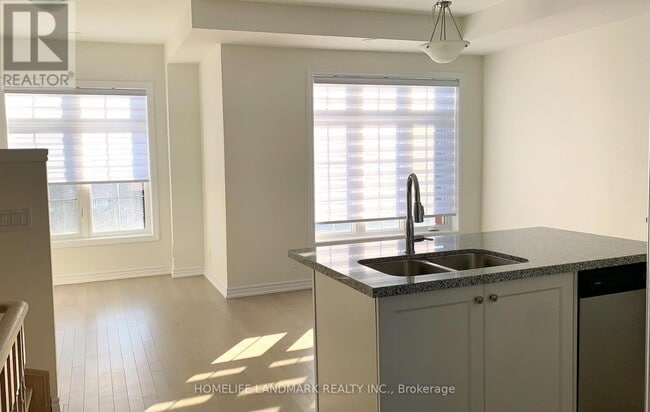 Photo du bâtiment - 99 William Shearn Cres