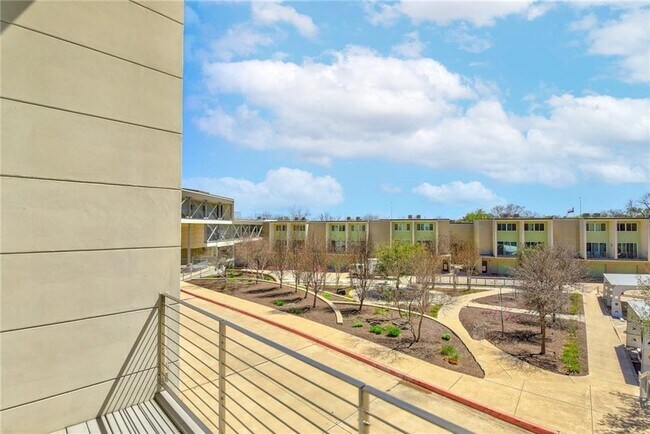 Foto del edificio - 604 N Bluff Dr