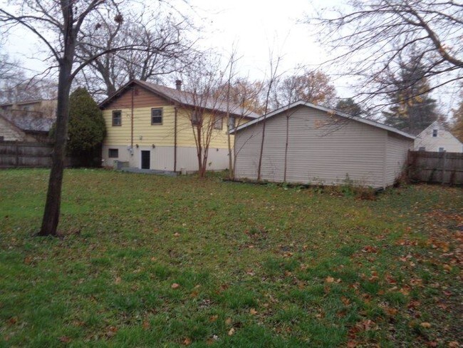 Building Photo - 308 Forest Glen Dr
