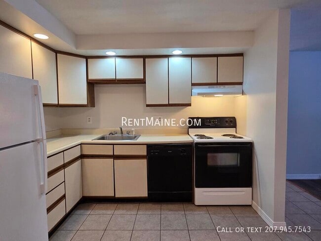 Building Photo - 20 Tall Pines Dr