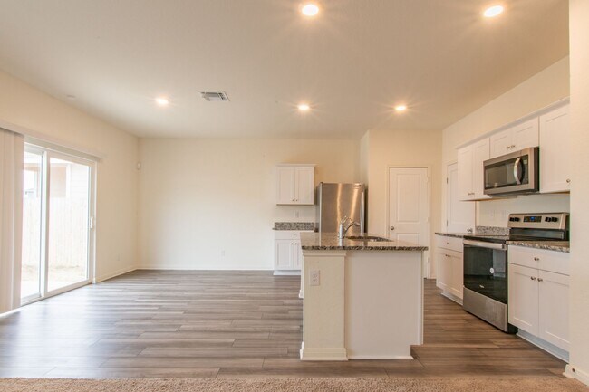 Foto del edificio - Beautiful, 2-story, 3BED/2.5BATH home read...
