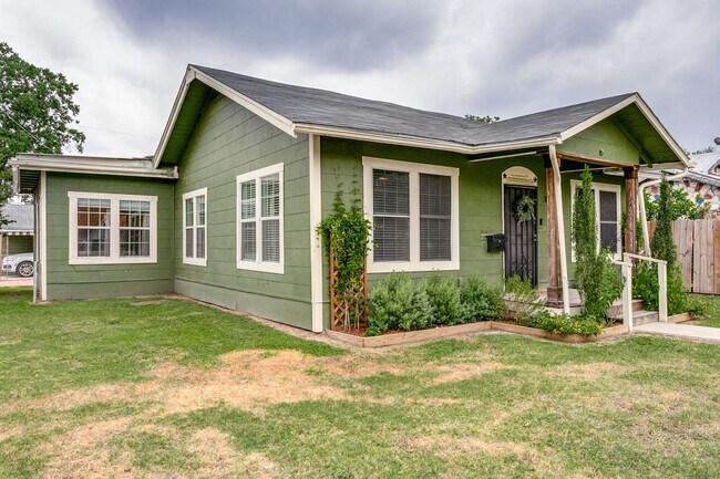 Building Photo - BEAUTIFUL 3-BEDROOM HOME IN LOS ANGELES HE...