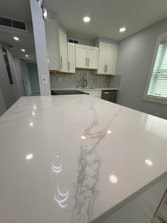 Foto del edificio - 216 Normandy Ln